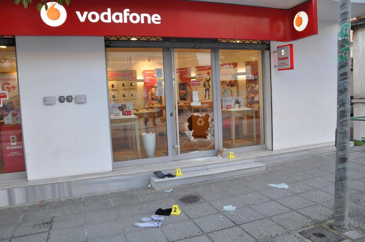 Vjedhje spektakolare te Vodafone në Sarandë, por &#8230;