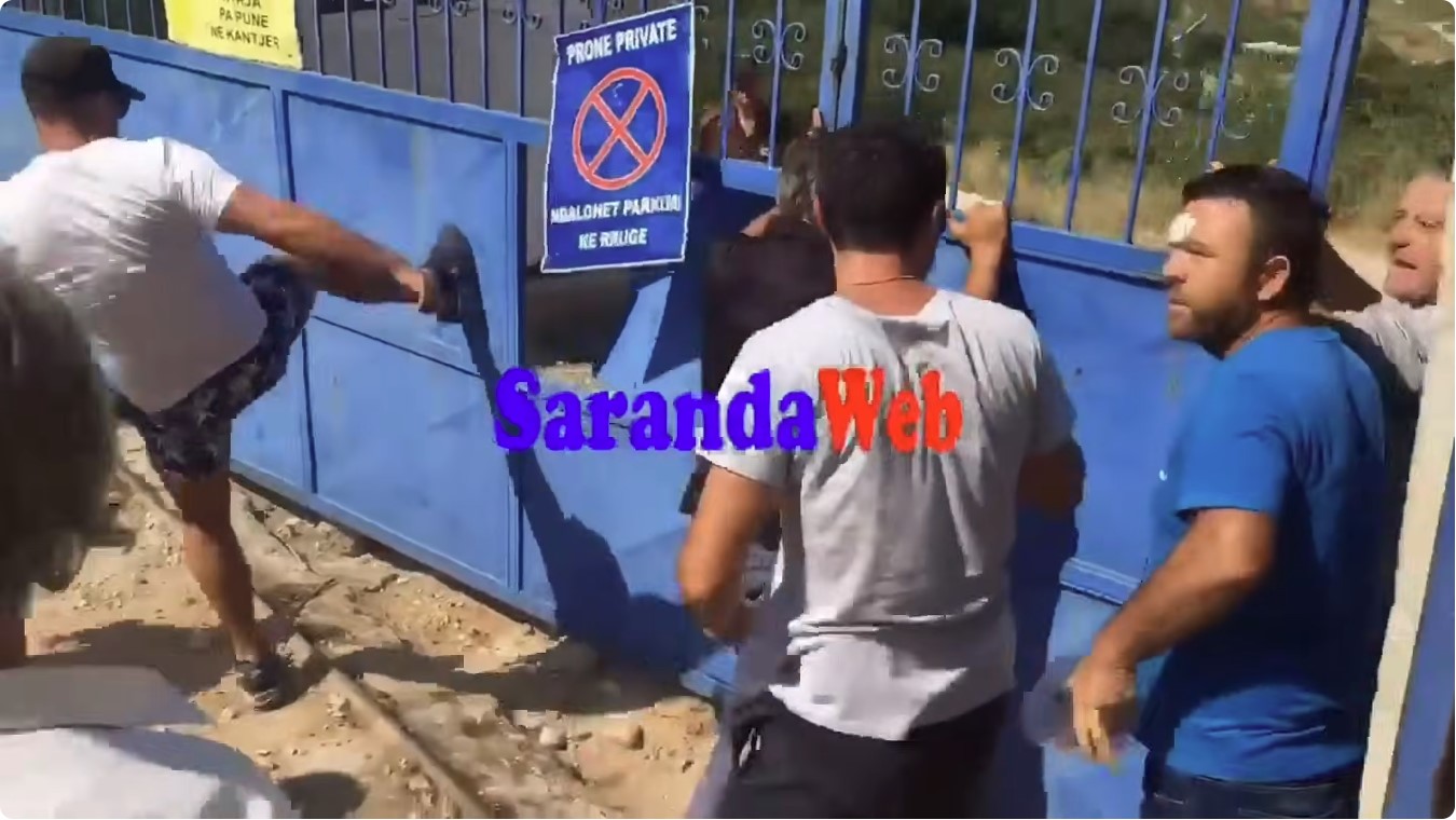 Banoret e Nivices shperthejne porten ne plazhin e Kakomese