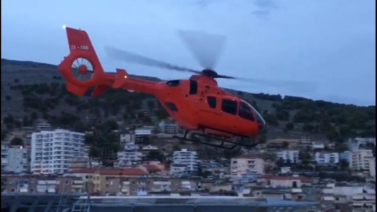 11-vjeçarja rrëzohet nga kati i katërt i pallatit, po transportohet me helikopter drejt Tiranës