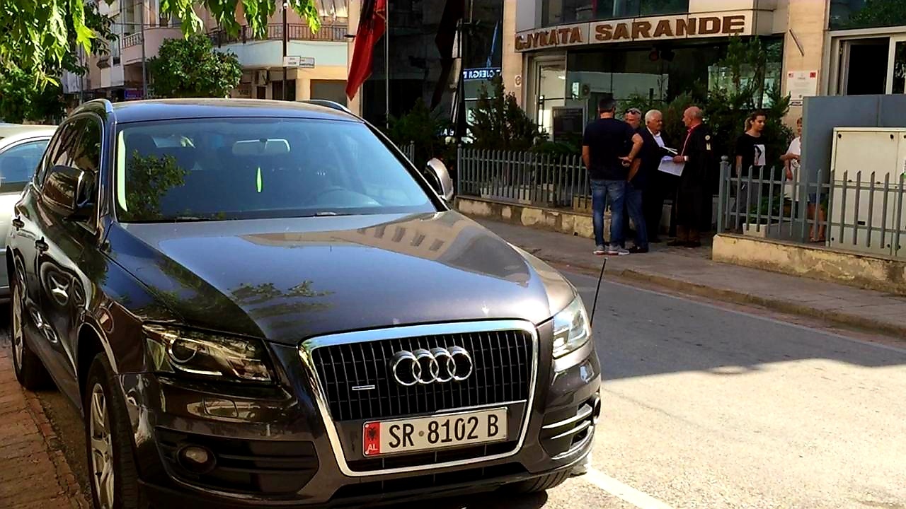 Prokurori Sali Hasa me Audi 45.000 € dhe targa fallso