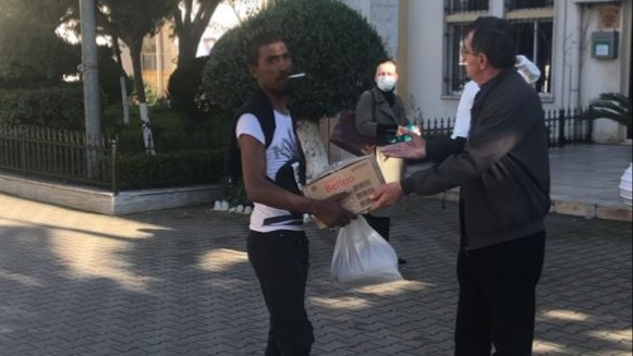 Pas apelit në Saranda Web, Bashkia Sarandë i dorëzon pako ushqimore