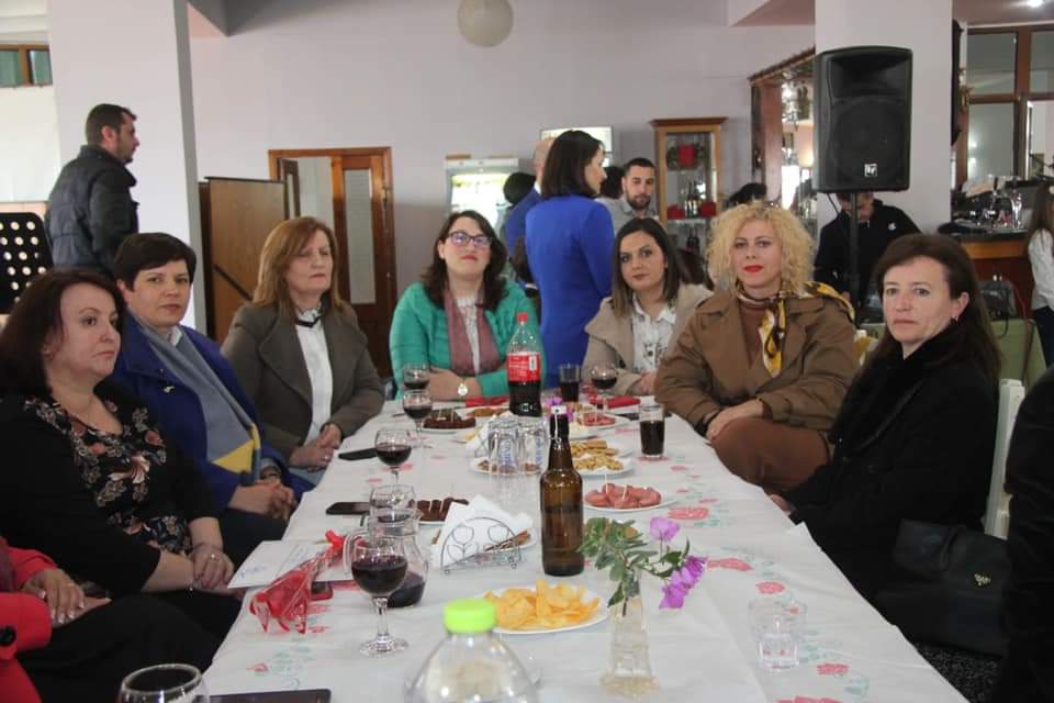 Kryetari i Bashkisë Sarandë Adrian Gurma takim me arsimtarët në prag të 7 Marsit