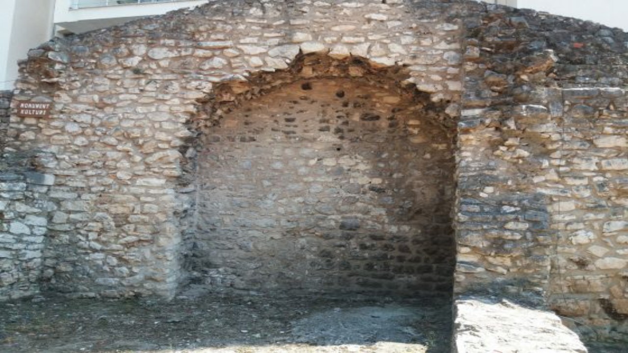 Auron Tare: Si u shpartalluan muret e Kalasë së Sarandës