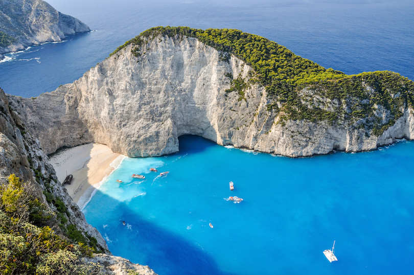 Greqia rihap plazhet në tentativë për të shpëtuar industrinë e turizmit