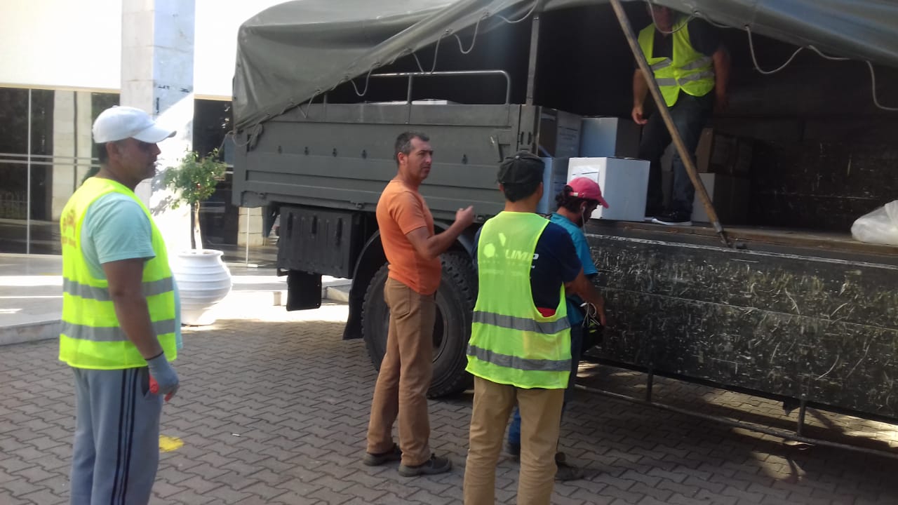 Ushtria dorëzon paketa ushqimore në Bashkinë e Sarandës