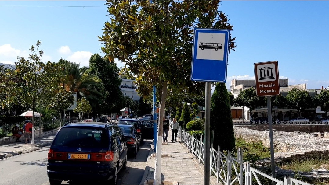 Autobusët e linjave interurbane në Sarandë refuzojnë të fillojnë transportin e pasagjerëve