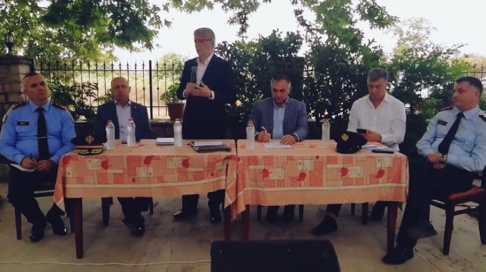 Ministri Lleshaj në Bashkinë e Finiqit, takim me banorët dhe për të dëgjuar shqetësimet e tyre
