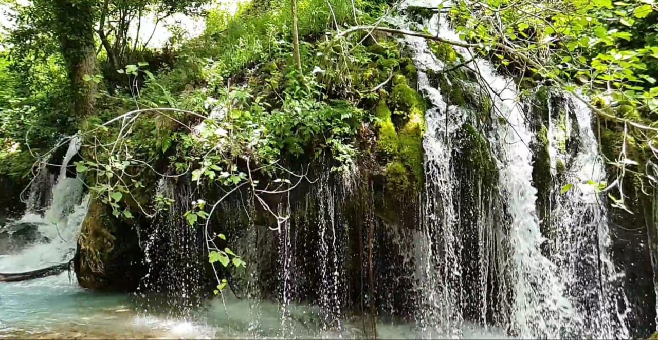 Banorët e Rrëzomës: Uji i lumit Kalasë të kthehet në shtrat, të ndërpritet hidrocentrali