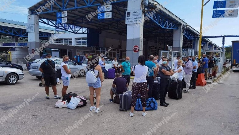 Kakavijë/ Shqiptarët detyrohen të marrin tamponin për herë të dytë pasi kalojnë kufirin