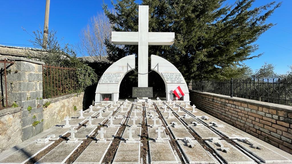 Memoriali në Shen Vasil kushtuar 200 robërve austriakë që humbën jetën në ndërtimin e rrugëve të Bregut