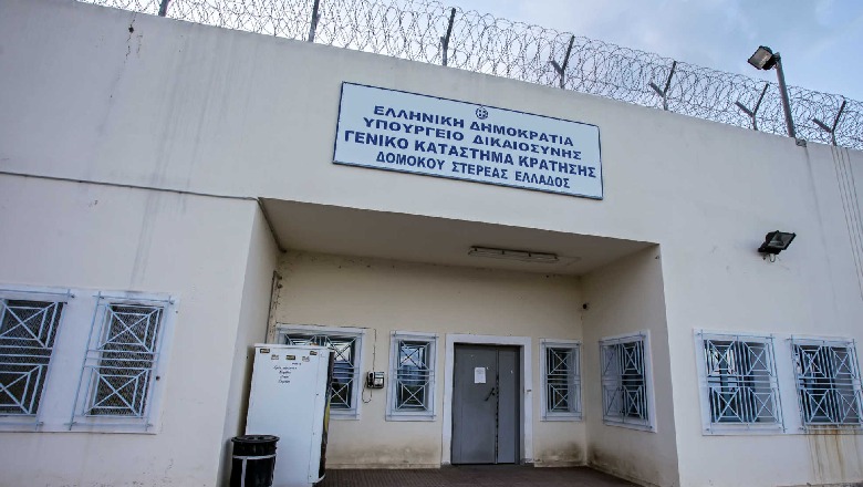 Shqiptarët rrihen me shkopinj në burgun grek, njëri prej tyre mbetet i plagosur