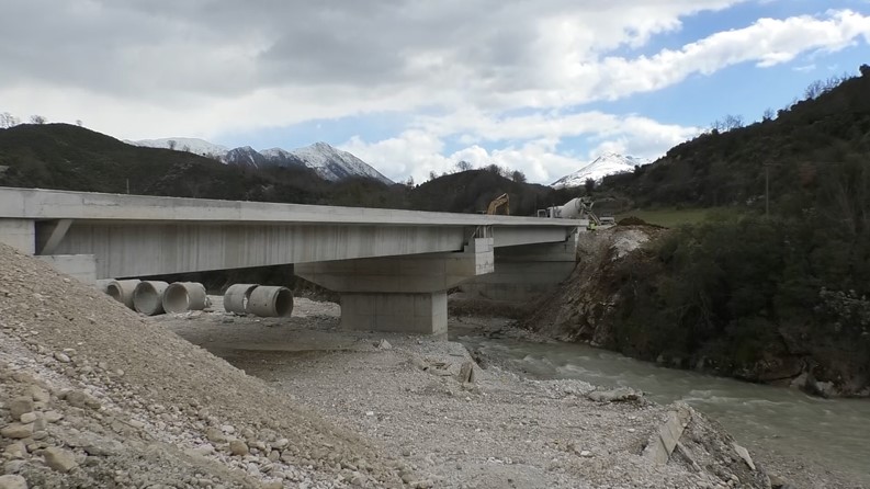 Damian Gjiknuri inspekton punimet në segmentin  Ura e Laskos-Qeparo