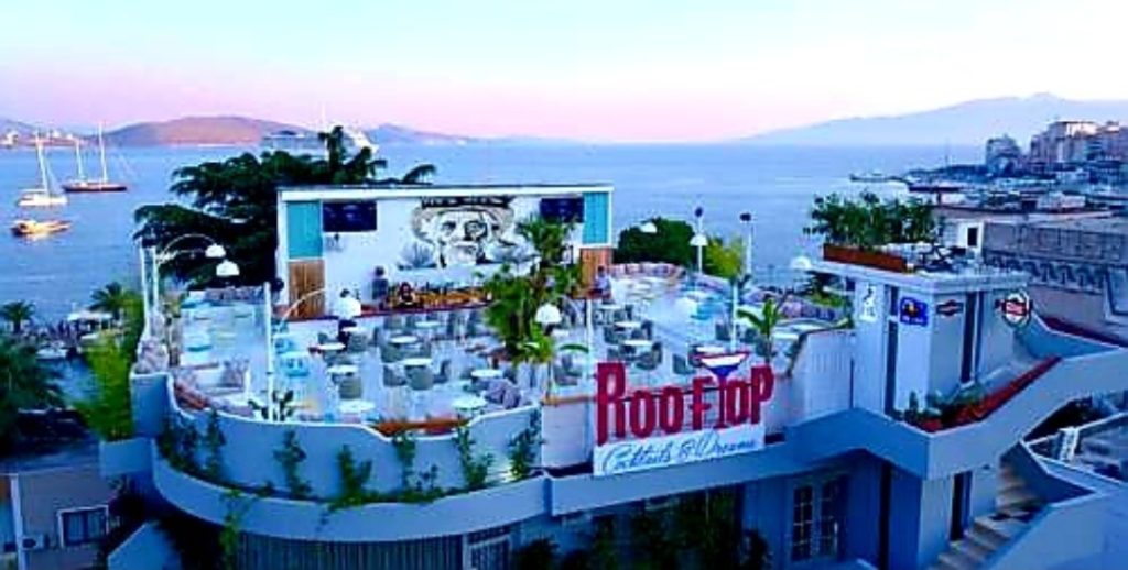 Rooftop Saranda kërkon Hostess