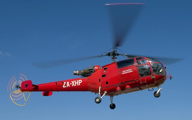 Helikopteri i Urgjencës ulet në pistën e spitalit në Sarandë, transporton drejt Tiranës pacientin