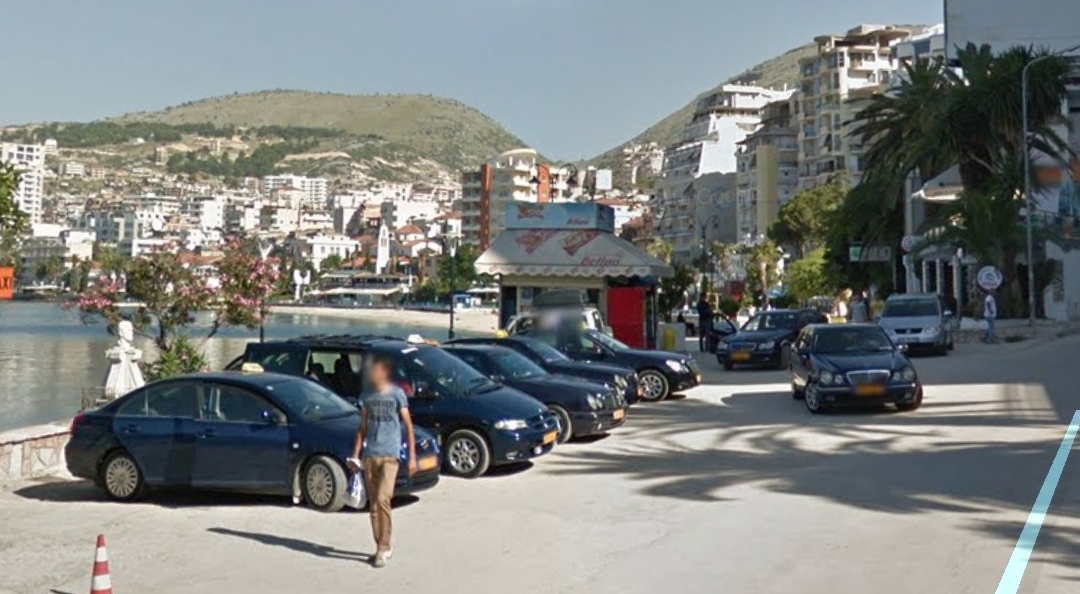 Debat për klientët, goditet  me sëpatë taksisti, transportohet në Tiranë