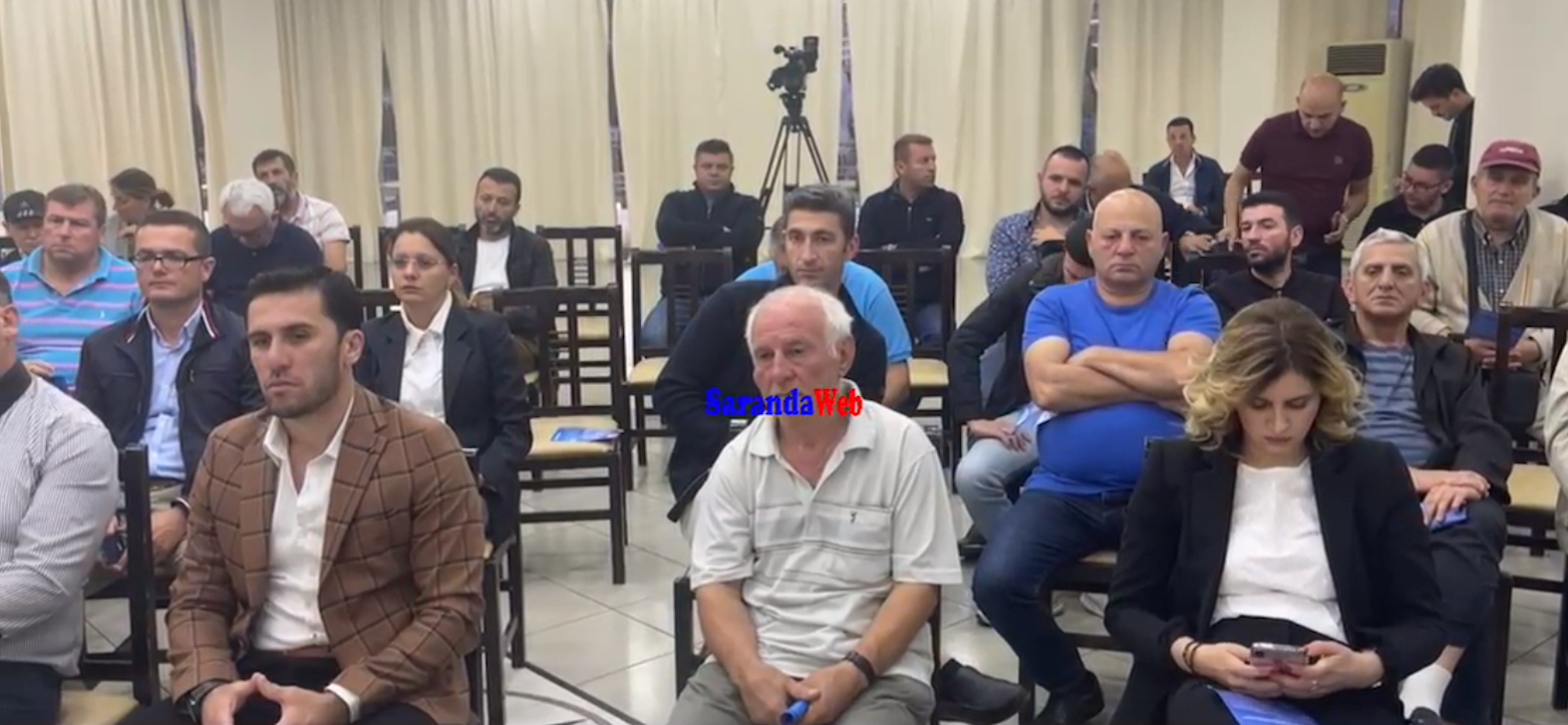 Kandidati për kryetar Fatbardh Kadilli takim me anëtarë të Partisë Demokratike  në Sarandë
