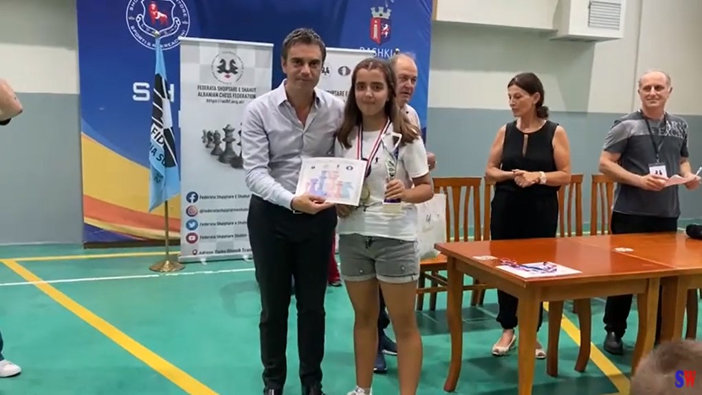Vogëlushja sarandjote Klea Omeri shpallet Kampione Kombëtare për femra në shah