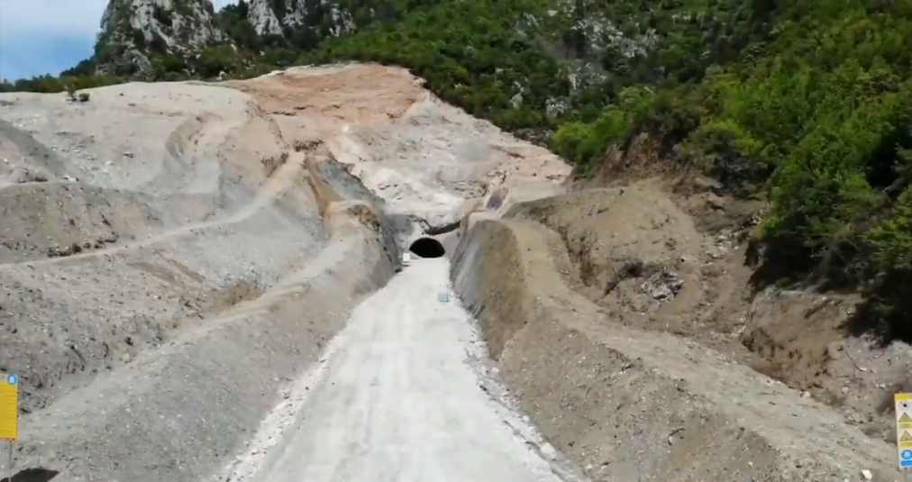 Përfundon shpimi i tunelit të rrugës Kardhiq &#8211; Delvinë
