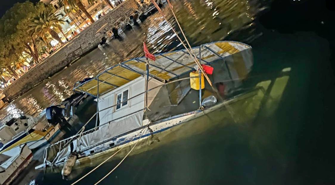 Mbytet një varkë në vendin e ankorimit te Limani