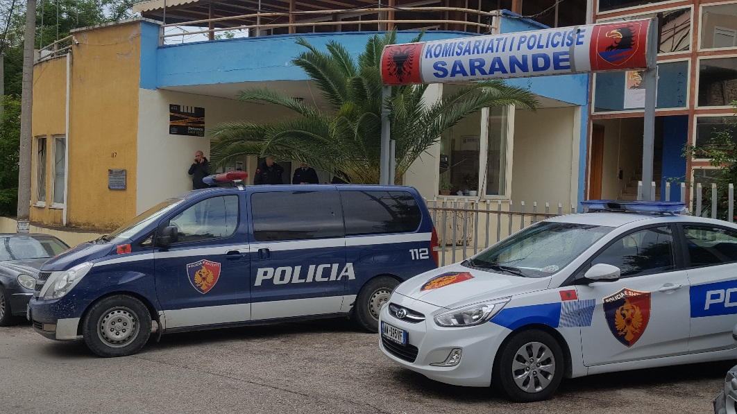 2 taksixhinj nga Saranda dhe Delvina në telashe me Drejtësinë, u kapën duke transportuar refugjatë
