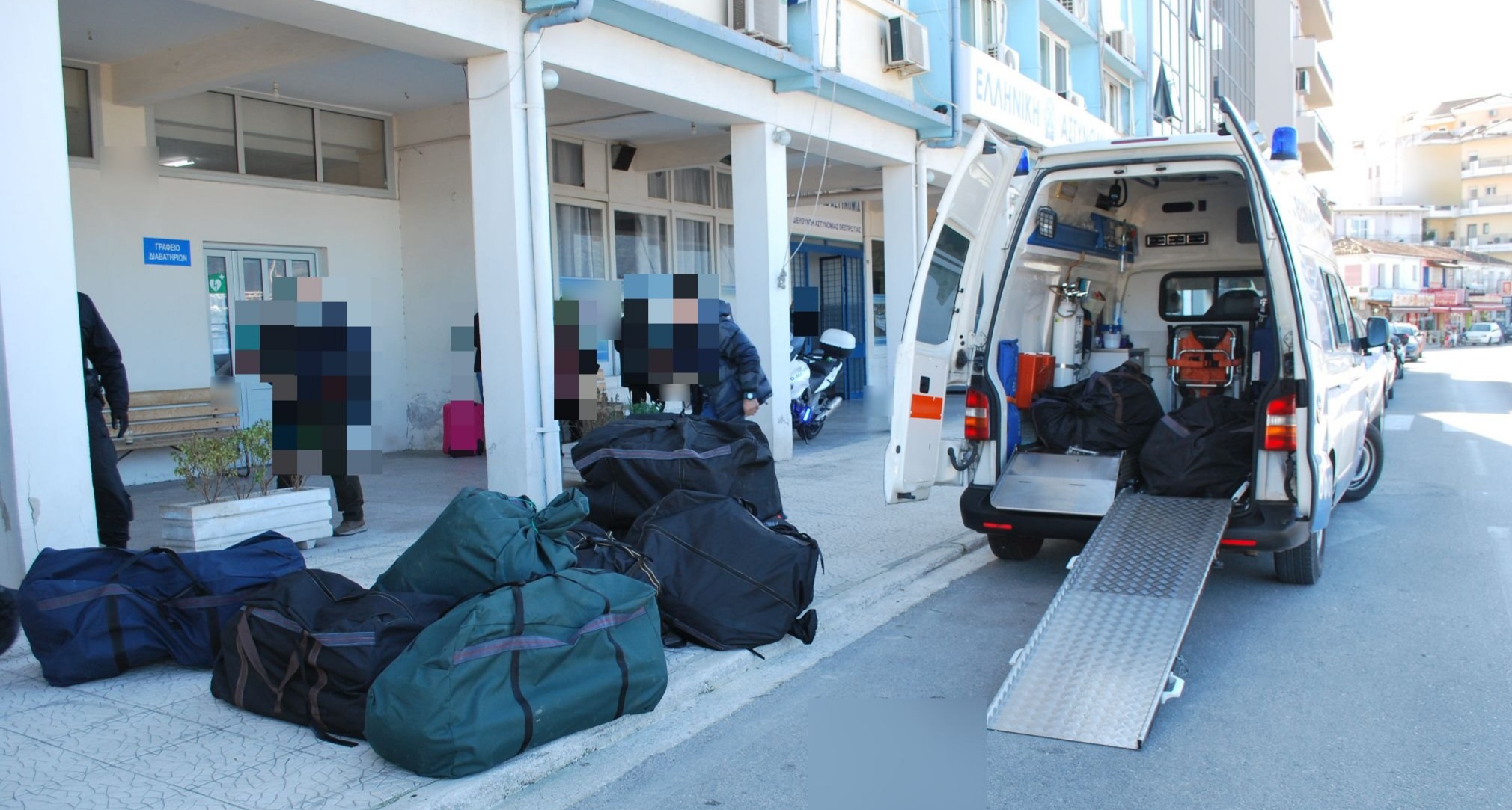 Transportohej me ambulancë, Policia kap 320 kg kanabis &#8211; VIDEO