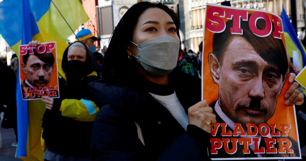 Ndaloni &#8220;Vladolf Putler&#8221;, protestat kundër luftës në Ukrainë pushtojnë rrugët e të gjithë botës