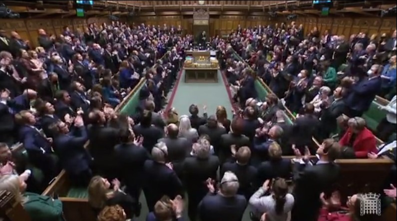 Zelensky flet në Parlamentin Britanik: Ne i rezistojmë nazistëve! Do luftojmë deri në fund