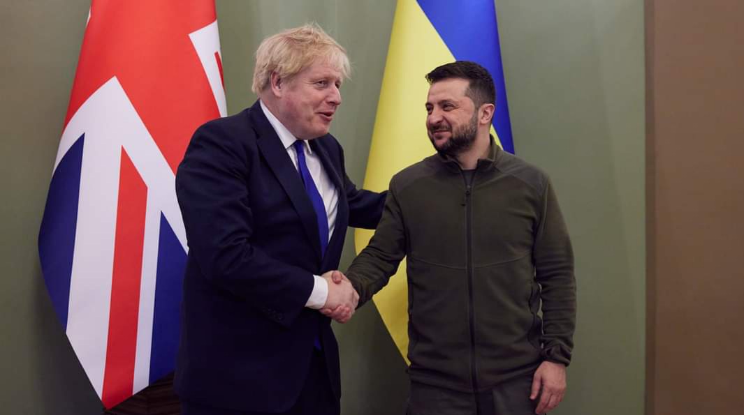 Kryeministri Britanik vizitë në Kiev. Zelenski: Kundërshari më parimor kundër pushtimit