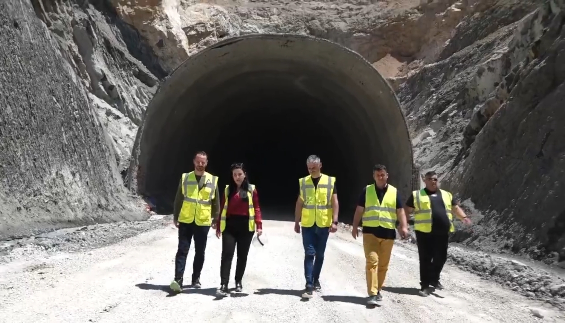 Balluku në tunelin e Kardhiq &#8211; Delvinë: Na duhet edhe pak kohë për ta përfunduar