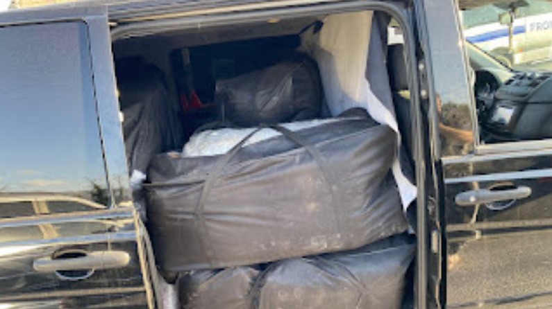 Mbushën furgonin e vjedhur me 375 kg kanabis, arrestohet shqiptari në kufirin grek
