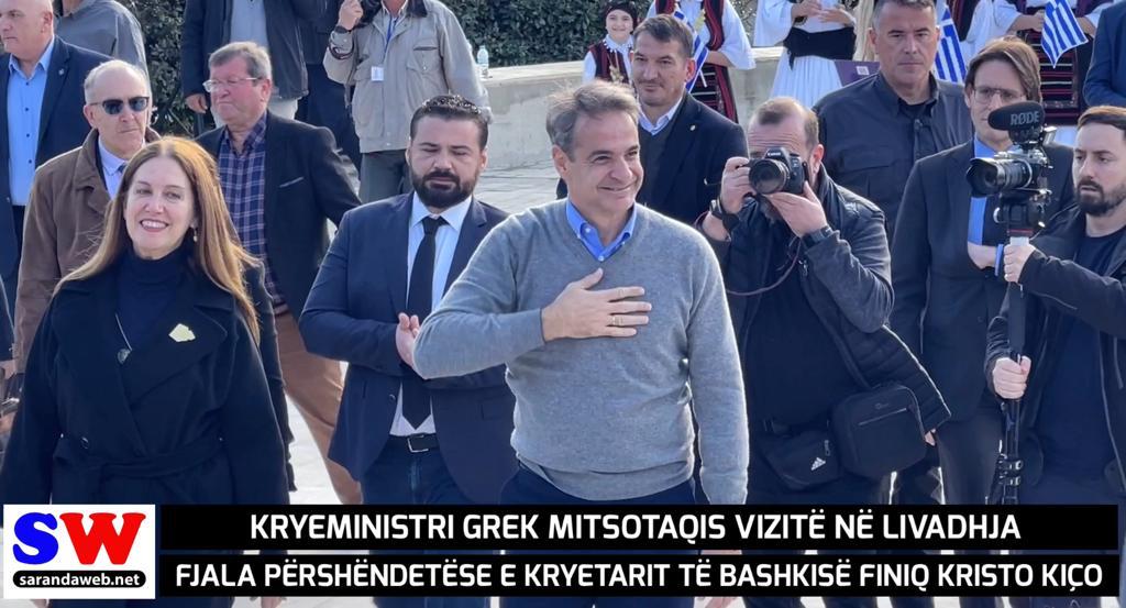 Mitsotaqis pritet me entuziazëm nga minoriteti grek në Livadhja. Fjala e kryetarit Kristo Kiço -VIDEO