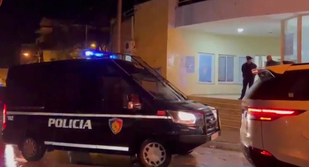 Kapet në Lezhë dhe i dorëzohet policisë së Sarandës i kërkuari për pengmarrje dhe plagosje