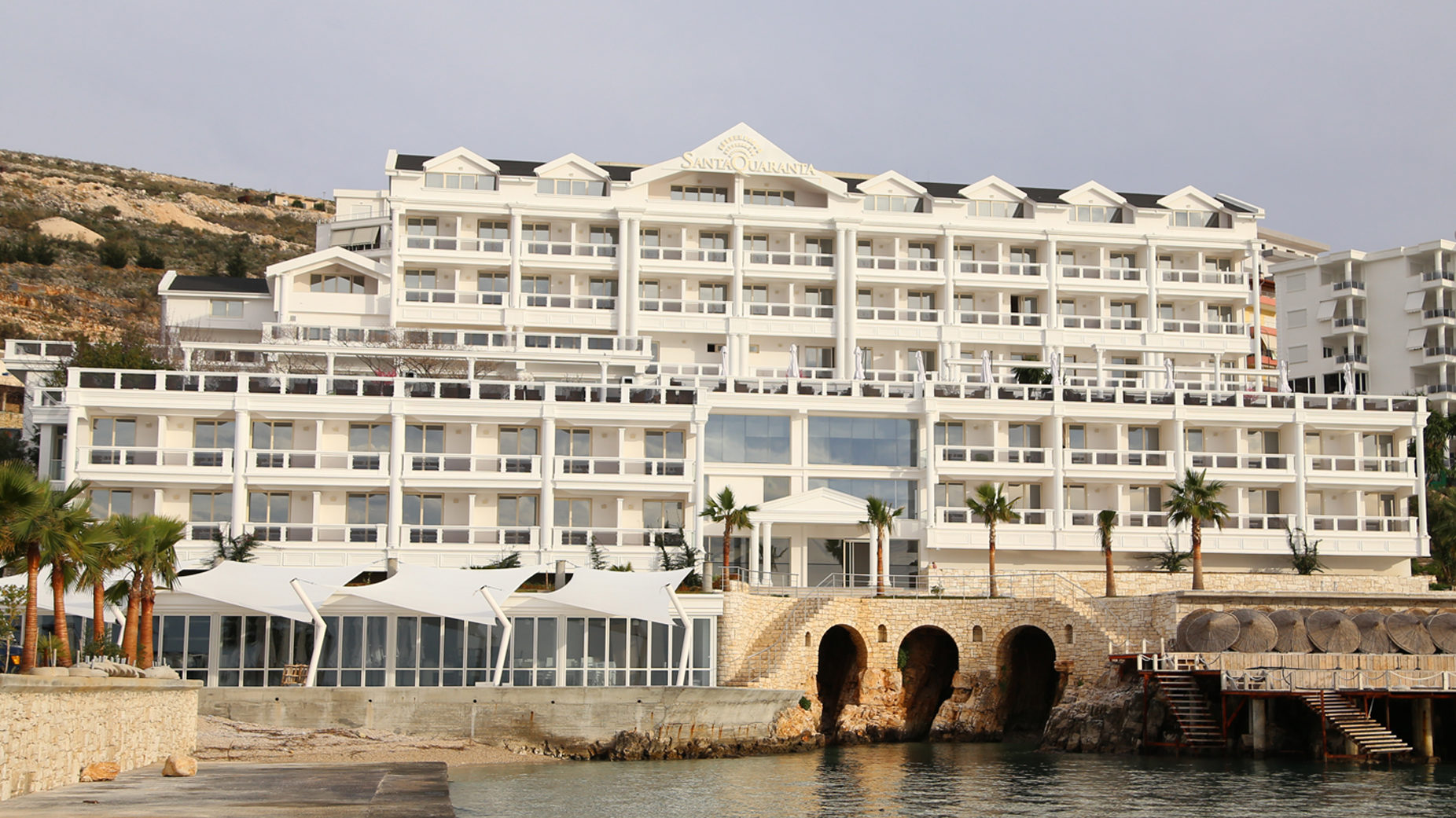 Santa Quaranta Premium Resort kërkon punonjës për sezonin turistik 2023