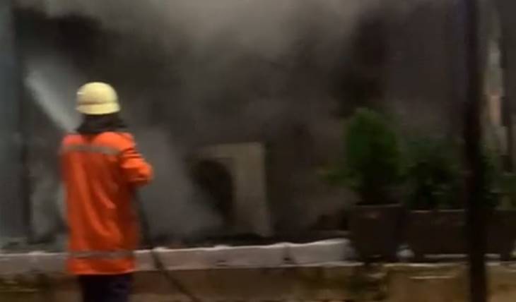 Policia heton shkaqet e zjarrit gjatë natës në tavernën në Sarandë. Dyshimet