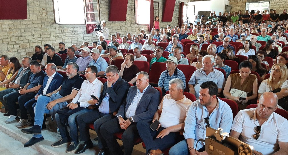 Mbledhja e Këshillit Bashkiak Finiq dhe betimi i kryetarit të ri Romeo Çakuli &#8211; LIVE