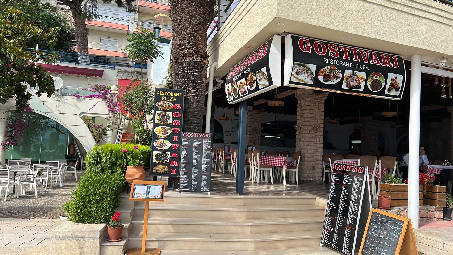 Restorant &#8220;Gostivari&#8221; në Sarandë kërkon të punësojë Kamarier/e dhe Ndihmës Kamarier/e