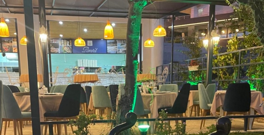 Restorant Pontil në Shëtitoren e Sarandës kërkon Zgarist, Kamarier dhe Pjatalarëse