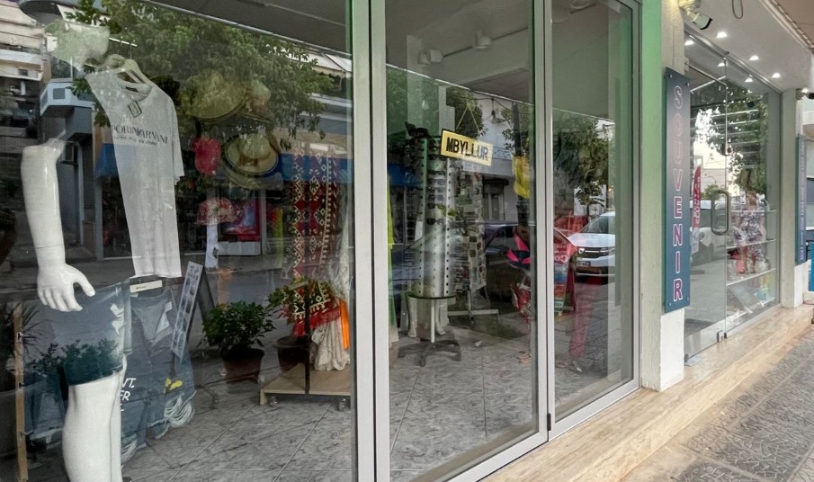 Njoftim punësimi për 3 punonjëse në Dyqan Suveniresh në Sarandë