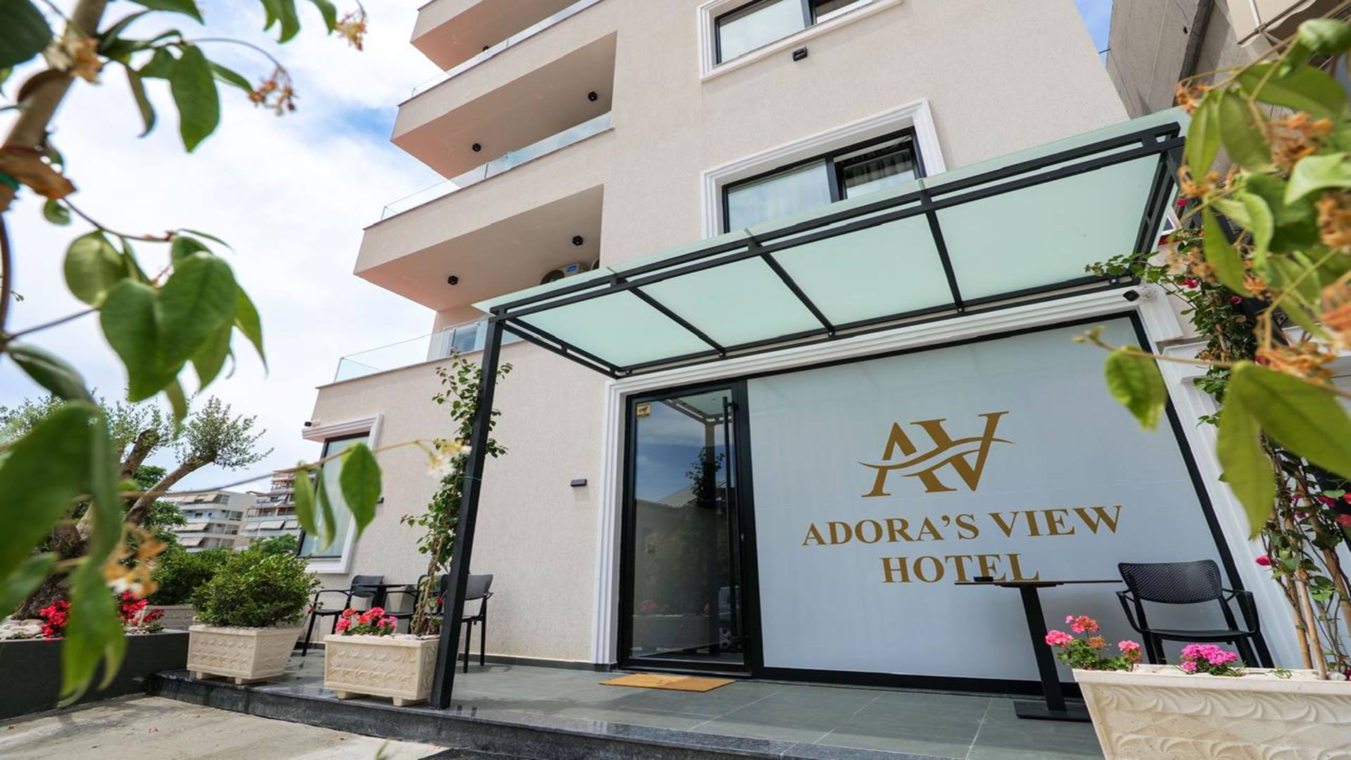 ADORA&#8217;S VIEW HOTEL në Sarandë kërkon të punësojë 2 Sanitare. Paga shumë e kënaqshme