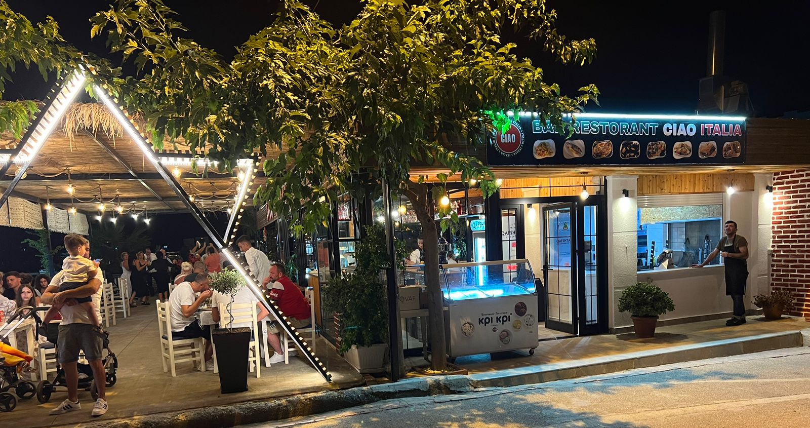 Bar Restorant &#8220;Ciao Italia&#8221; në Ksamil kërkon Kuzhinier dhe Kamarier. Ofrohet akomodim