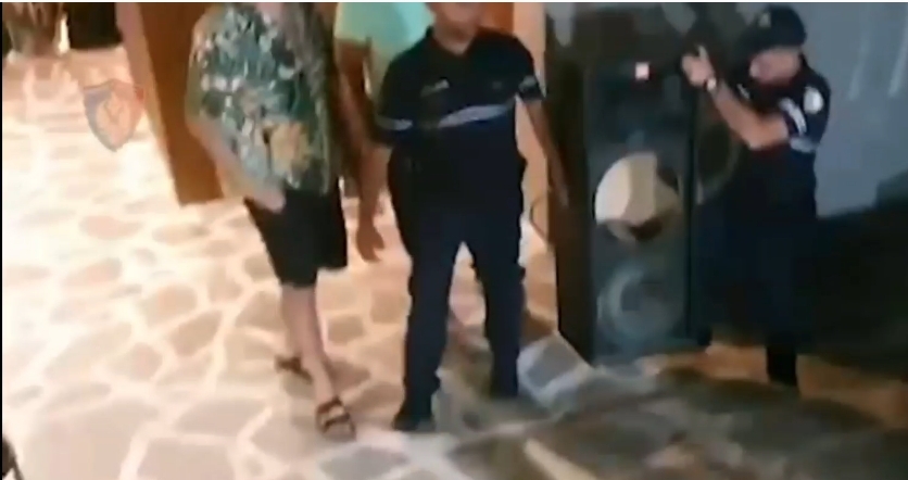 Muzikë me volum të lartë, Policia merr bokset e 2 lokaleve në Ksamil &#8211; VIDEO