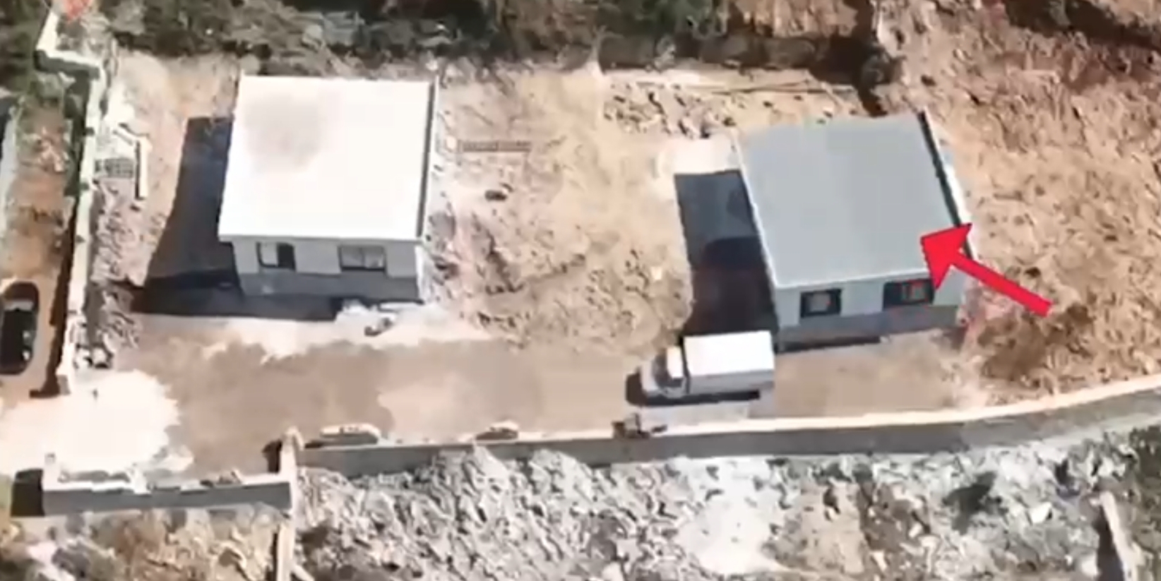 Policia e Sarandës: Në Ksamil u ndërtuan 2 shtëpi pa leje, i zbuluam me dron &#8211; VIDEO