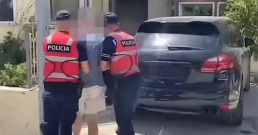 Një shtetas nga Kosova prangoset nga Policia e Sarandës