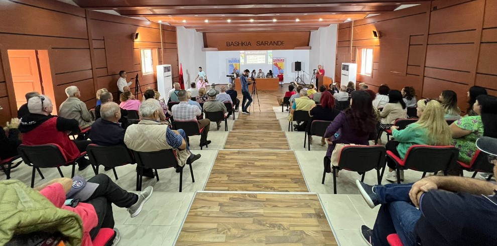 Intelektualët e të gjitha komuniteteve të Sarandës bashkohen në prezantimin e “Betejës për 20 përqindshin” të Ardit Bidos