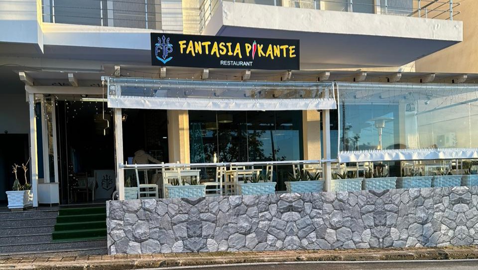 Fantasia Pikante Restaurant kërkon të punësojë Ndihmëse Kuzhiniere dhe Pjatalarëse