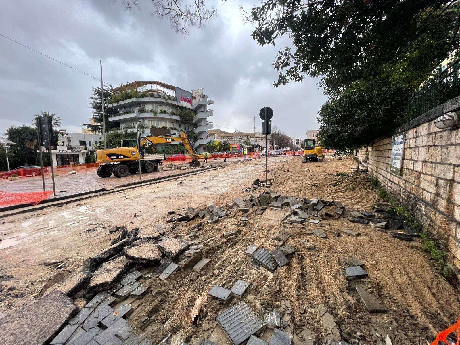 4 vjet pas shtrimit me gurë, sheshi i Sarandës &#8220;shqepet&#8221; përsëri &#8211; FOTO