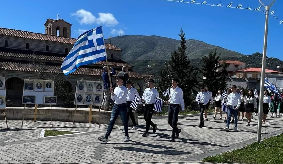 Minoriteti grek në Shqipëri feston Pavarësinë e Greqisë me koncert në Livadhja
