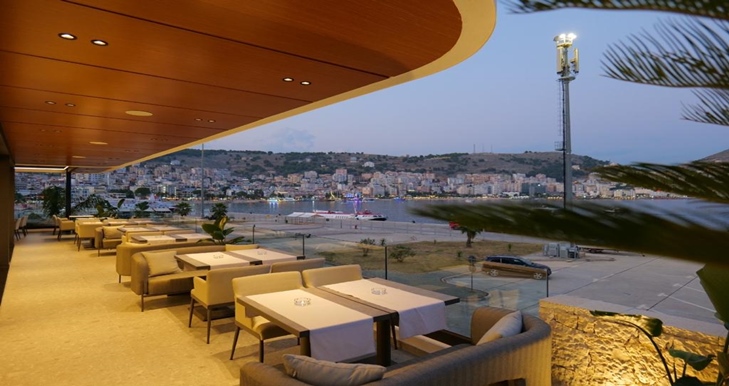 Yacht Premium Hotel hap aplikimet për stafin e restorantit (maj-shtator)