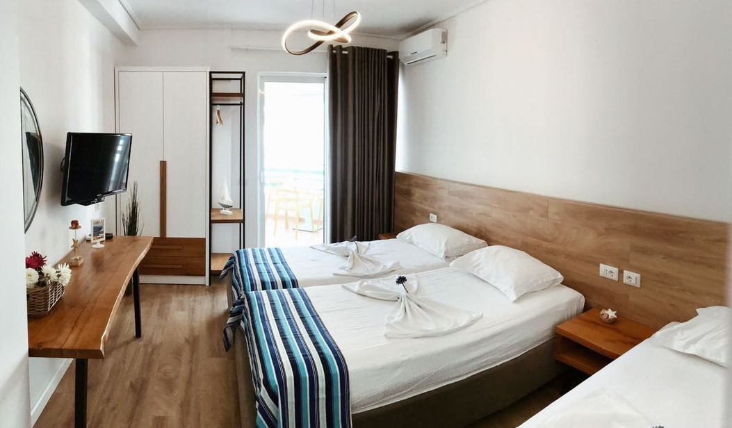 “Aquamarine Apartments” në Shëtitoren e Sarandës, kërkon Punonjëse Pastrimi