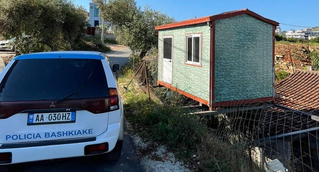 U vendos gjatë natës, Policia bën pyetjen: Akoma mendoni se mund të vendosni kioska në Ksamil?